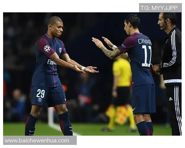 皇马队足球明星佩佩手办精美收藏品展现球场风采与激情